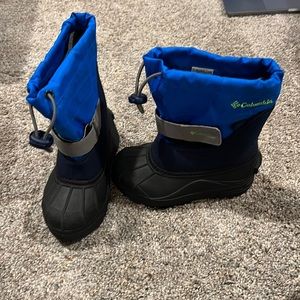 Kids Columbia size 11 snow shoes